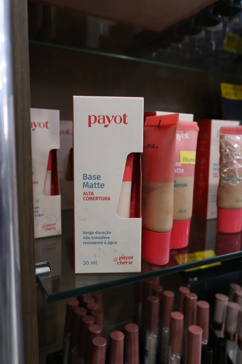 Base facial Payot em exposição na loja